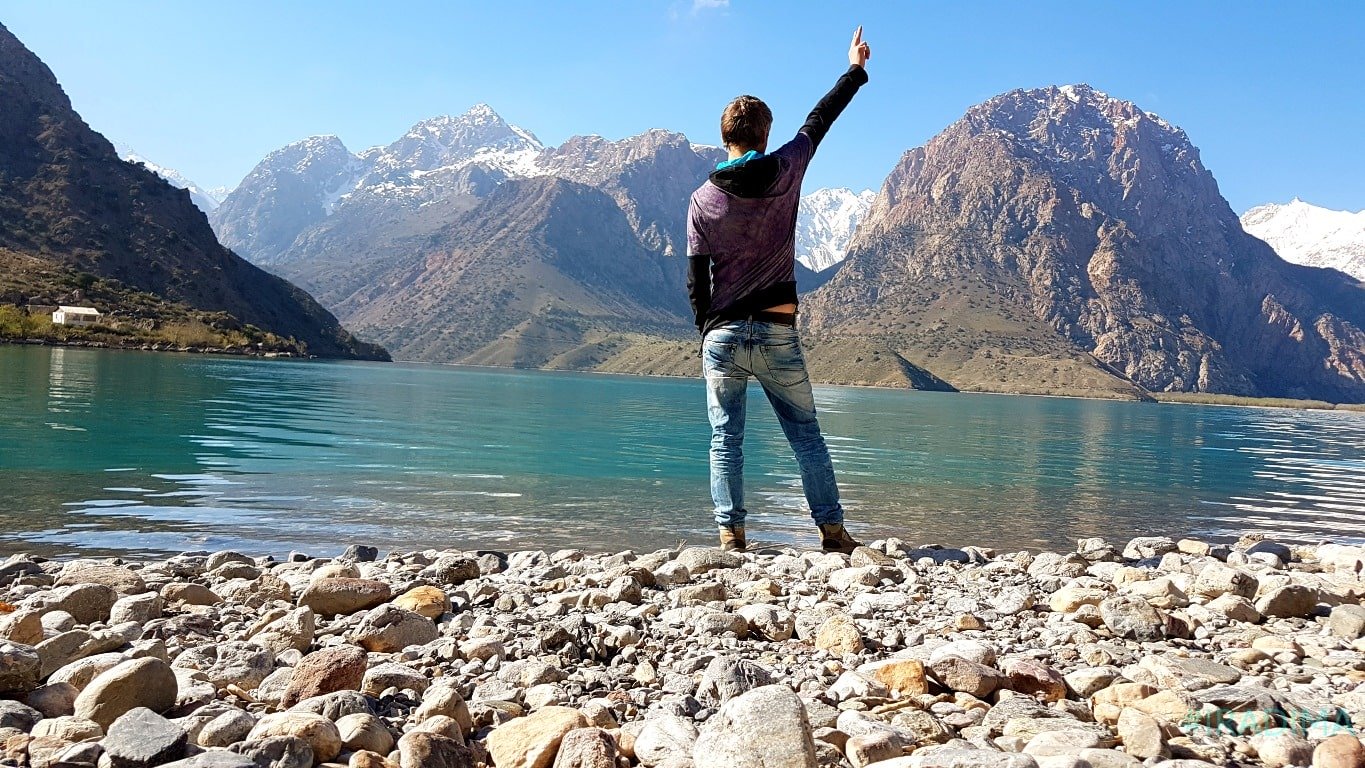 Таджикистан туризм. Фанские горы Визбор. Искандеркуль. Фанские горы поход. Озера Искандеркуль туристы.